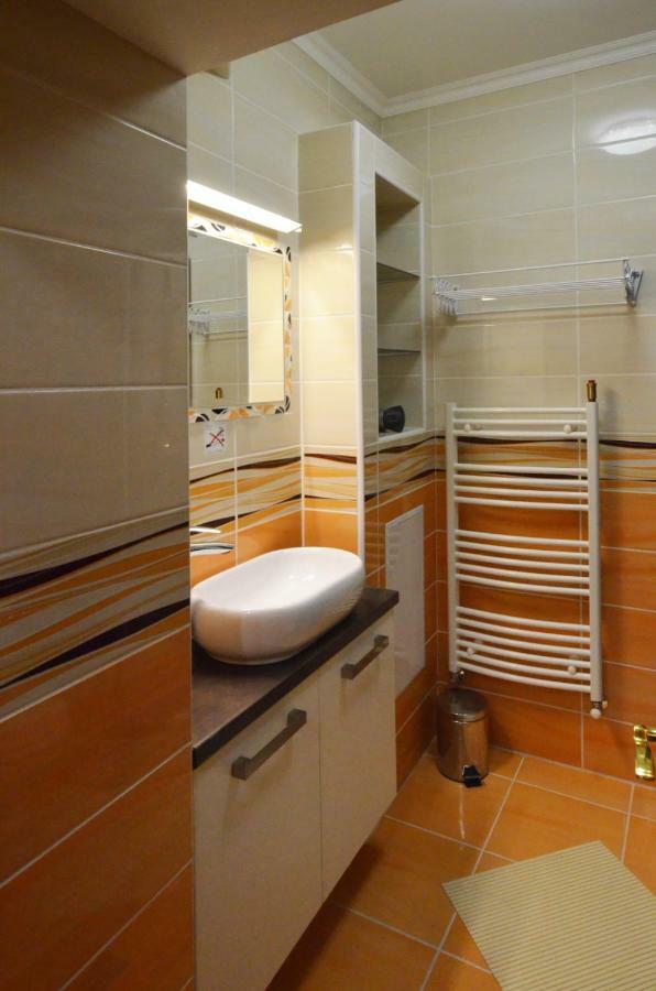 Bathory Apartman Daire Eğri Dış mekan fotoğraf